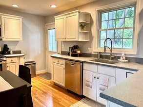 27 Willow St in Melrose, MA - Building Photo - Building Photo