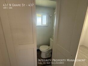 437 N Grape St in Medford, OR - Building Photo - Building Photo