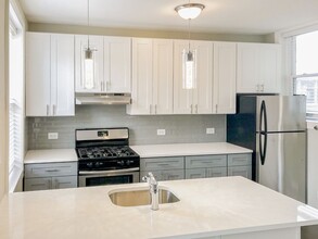 5200 N Damen Ave, Unit 3 in Chicago, IL - Building Photo - Building Photo
