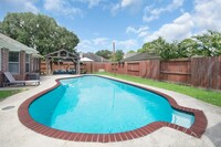 106 Island Breeze Cir in League City, TX - Foto de edificio - Building Photo