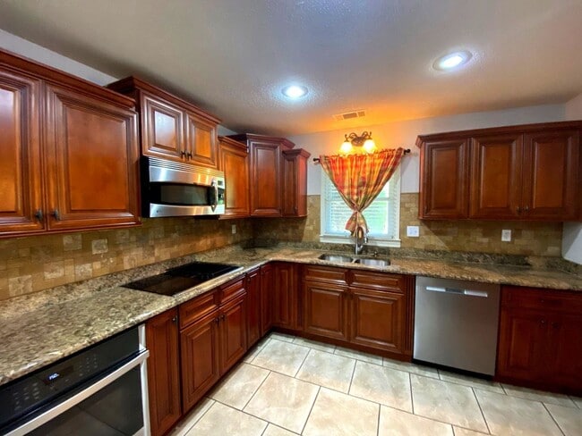 983 Rolling Oaks Ln in Collierville, TN - Building Photo - Building Photo