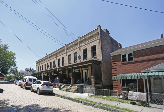 7709-7721 Stanton Ave in Pittsburgh, PA - Foto de edificio - Building Photo