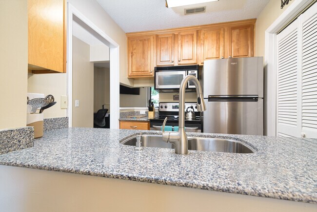 Room in Townhome on Rust Wood Pl in Charlotte, NC - Foto de edificio - Building Photo