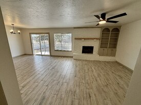 12025 Ashford Dr, Unit 12025 in Yukon, OK - Building Photo