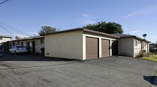 1020-1030 W Flora St in Ontario, CA - Foto de edificio - Building Photo