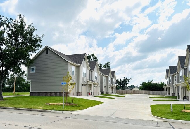 224 Silverleaf Ln in Claremore, OK - Foto de edificio - Building Photo