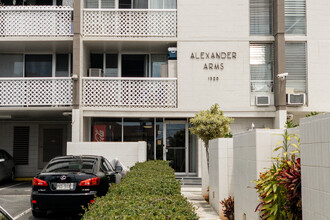 Alexander Arms Condominiums in Honolulu, HI - Building Photo - Building Photo