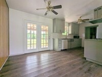 988 Jeffcote Rd photo'