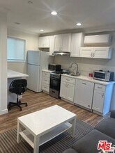 15524 Sylvan St in Van Nuys, CA - Building Photo - Building Photo