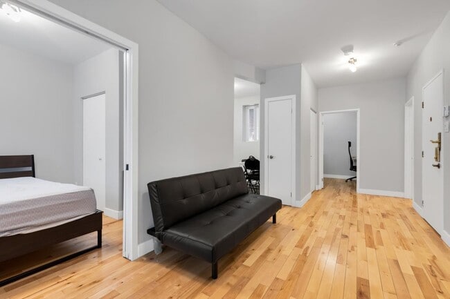 property at 3617 Décarie Boul