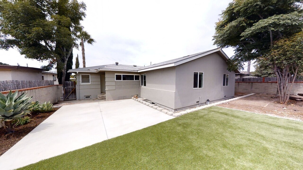 6125 Dorothy Dr in San Diego, CA - Building Photo