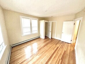 1019 W Main St in Waterbury, CT - Foto de edificio - Building Photo