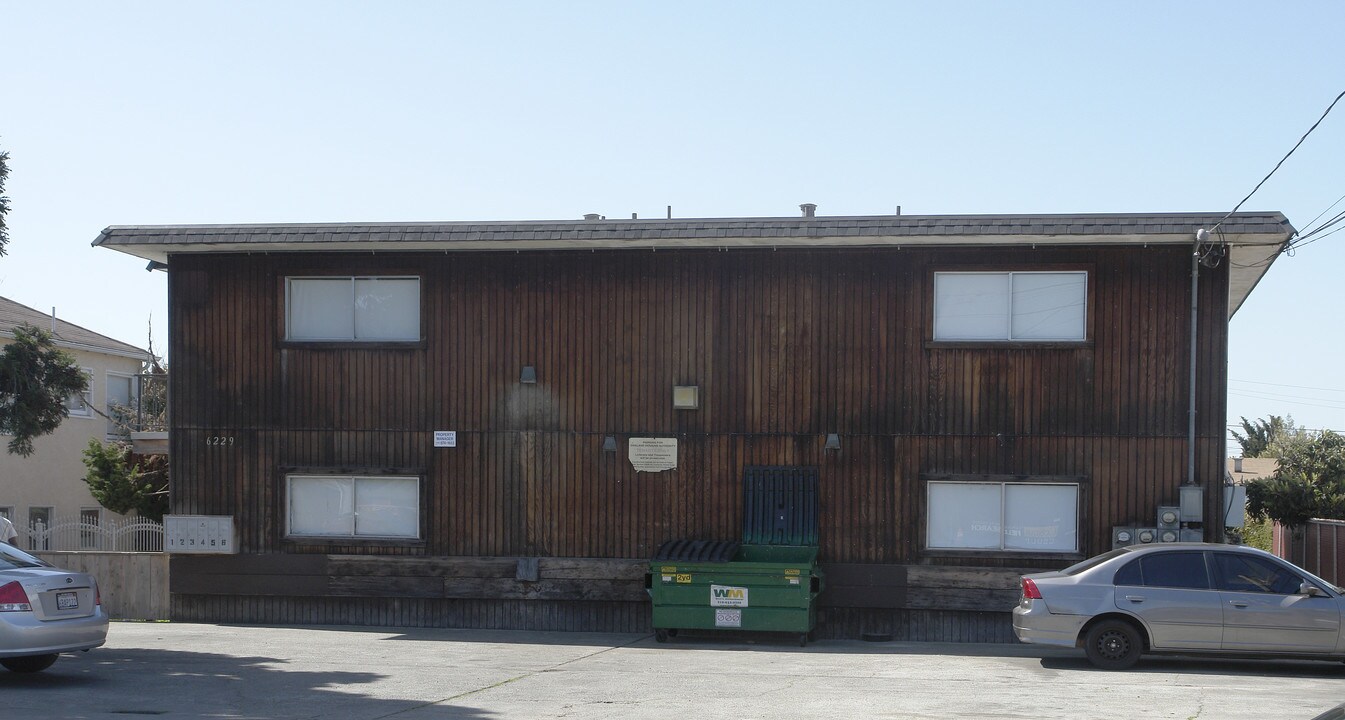 6229 Hayes St in Oakland, CA - Foto de edificio
