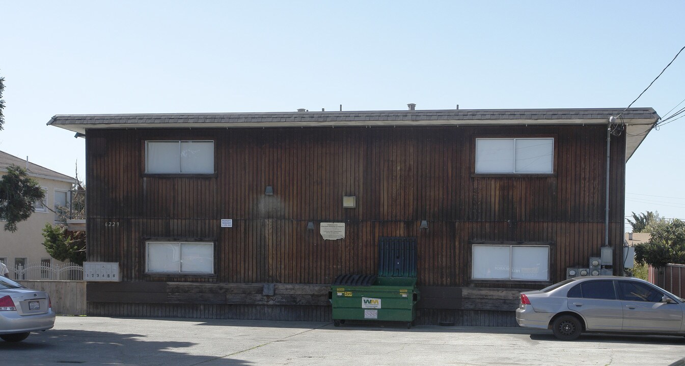 6229 Hayes St in Oakland, CA - Building Photo