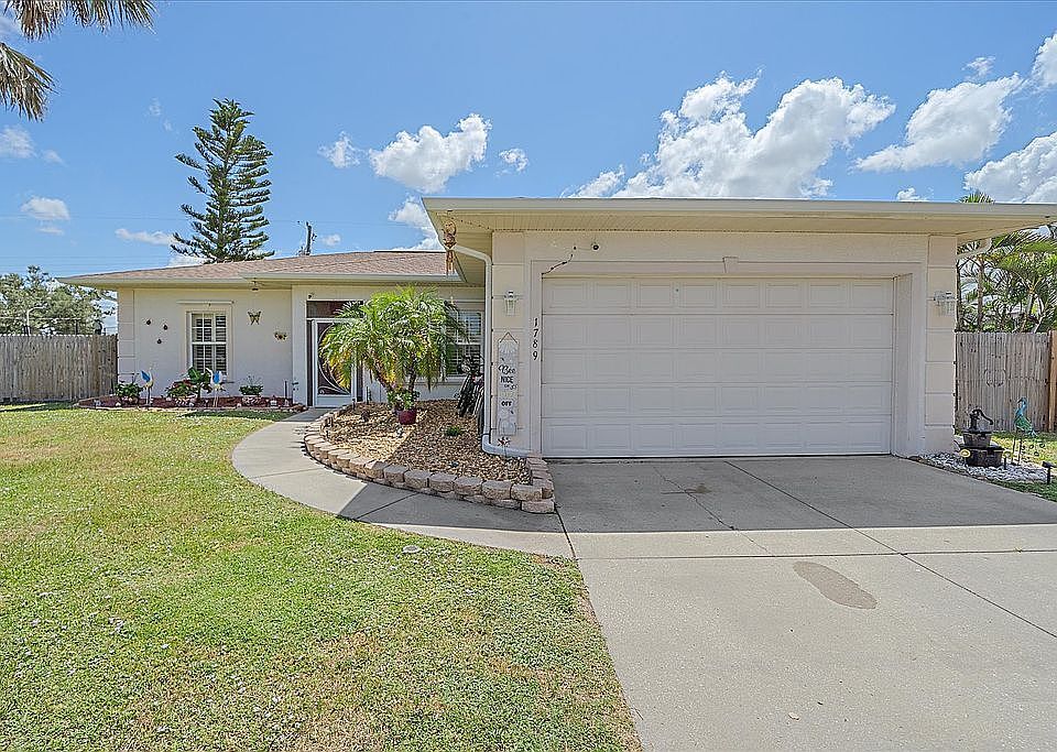 1789 Elm Dr in Venice, FL - Building Photo