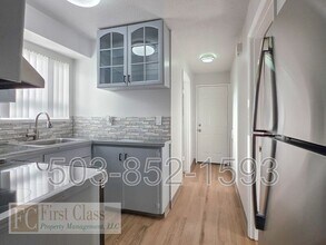 12345 SW Hall Blvd in Portland, OR - Building Photo - Building Photo