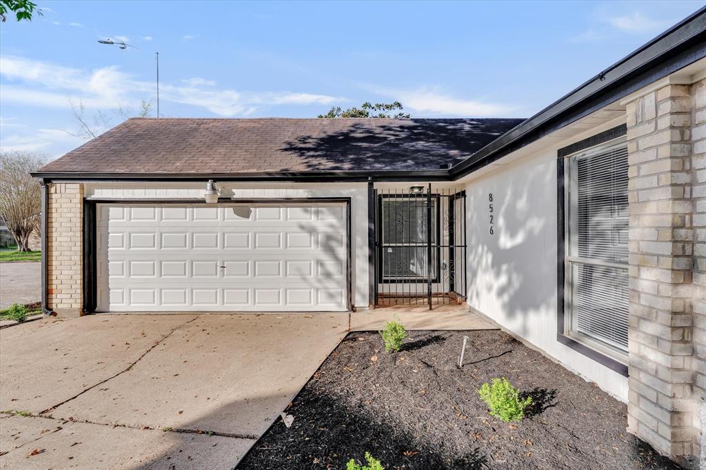 8526 Deer Meadow Dr in Houston, TX - Building Photo