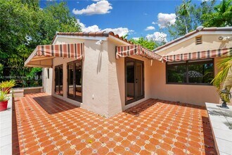 50 De Leon Dr in Miami Springs, FL - Building Photo - Building Photo