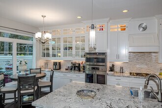 4623 Da Vinci St in San Diego, CA - Foto de edificio - Building Photo