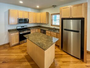 1319 W Belmont Ave, Unit 1 in Chicago, IL - Building Photo - Building Photo