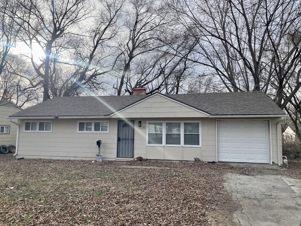 11000 Ewing Ave in Kansas City, MO - Building Photo