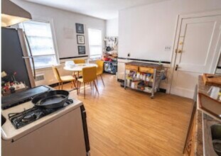 52 Ten Hills Rd in Somerville, MA - Foto de edificio - Building Photo