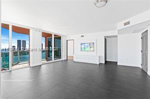 3370 Hidden Bay Dr in Miami, FL - Building Photo - Building Photo