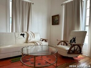 2213 N Flores St in San Antonio, TX - Building Photo - Building Photo