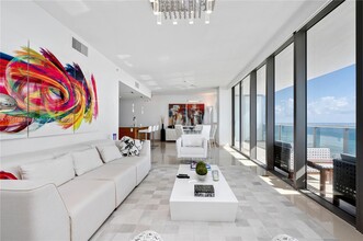 5875 Collins Ave, Unit 12002 in Miami, FL - Building Photo - Building Photo