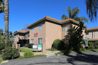 3730-3758 Beyer Blvd in San Diego, CA - Building Photo - Building Photo