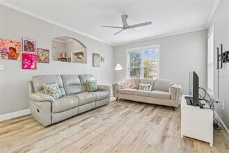 2405 Courtney Meadows Ct in Tampa, FL - Building Photo - Building Photo