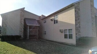 170 E 2nd St in Perrysville, OH - Building Photo