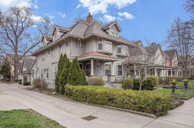 414 Paris Ave SE in Grand Rapids, MI - Building Photo - Building Photo