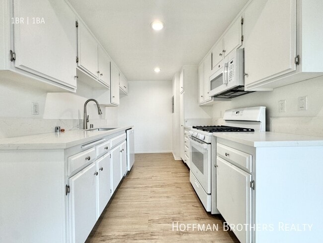 12235 Magnolia Blvd, Unit 306