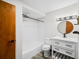 Jamestown Manor in Canton, OH - Building Photo