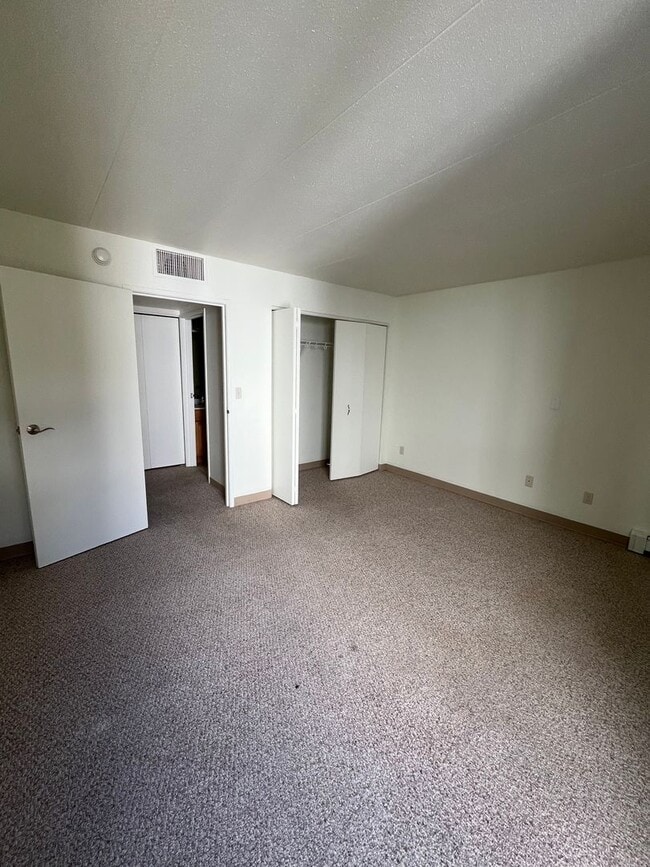 7290 W Dean Rd in Milwaukee, WI - Building Photo - Building Photo