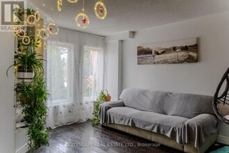 5357 Floral Hill Crescent in Mississauga, ON - Building Photo - Building Photo