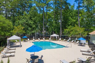 The Arbors in Savannah, GA - Building Photo