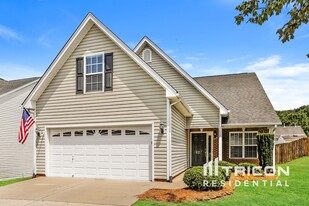 827 Peachtree Meadows Cir in Kernersville, NC - Building Photo