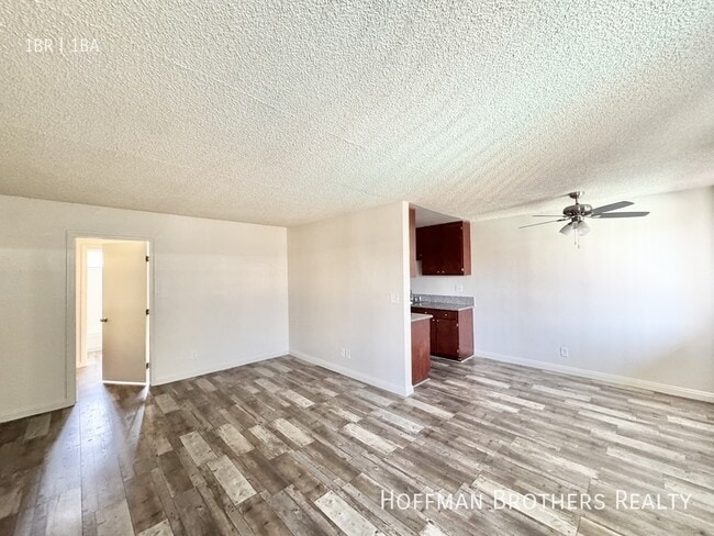 20334 Saticoy St in Los Angeles, CA - Building Photo - Building Photo