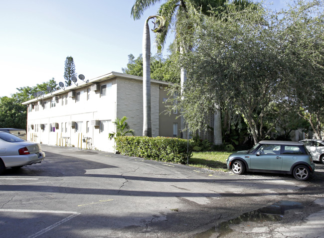 The Twin Oaks in South Miami, FL - Building Photo - Building Photo