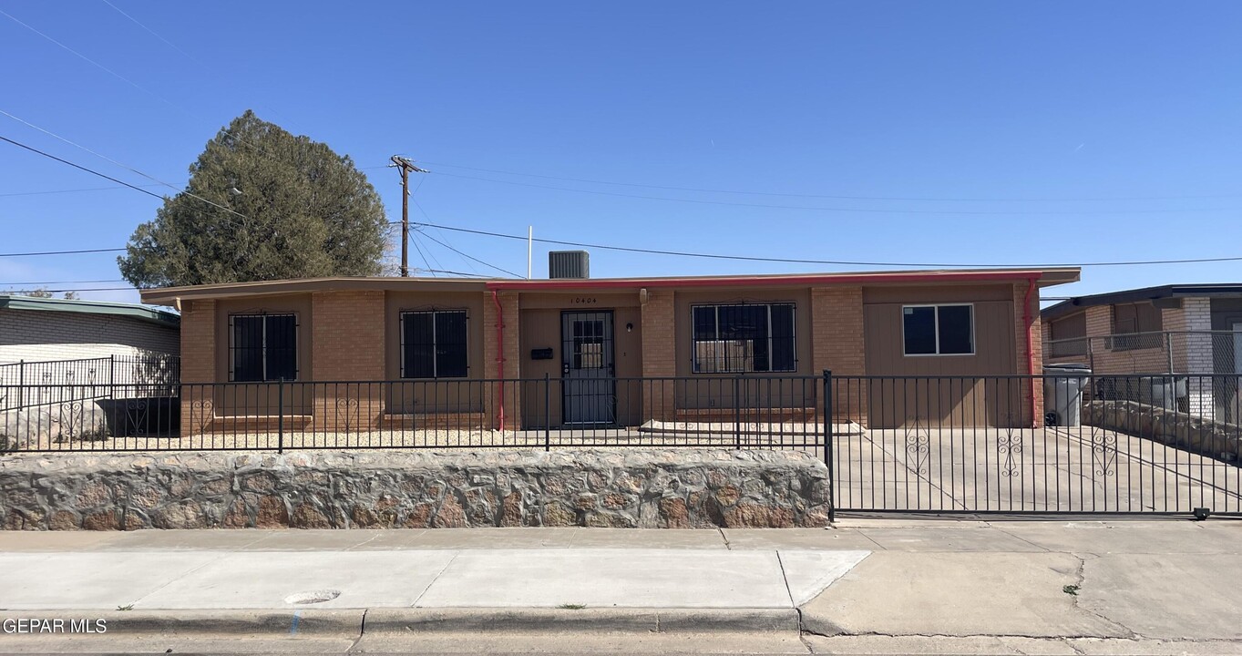 10404 Dunlap Dr in El Paso, TX - Building Photo