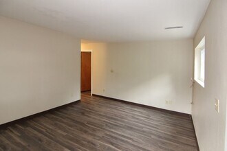 705 1/2 2nd St in Iowa City, IA - Building Photo - Building Photo