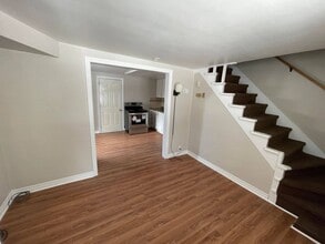 177 Raglan Rd in Kingston, ON - Building Photo - Building Photo