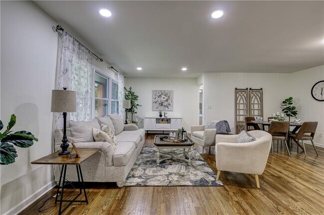 131 Brookwood Dr SW in Marietta, GA - Building Photo - Building Photo