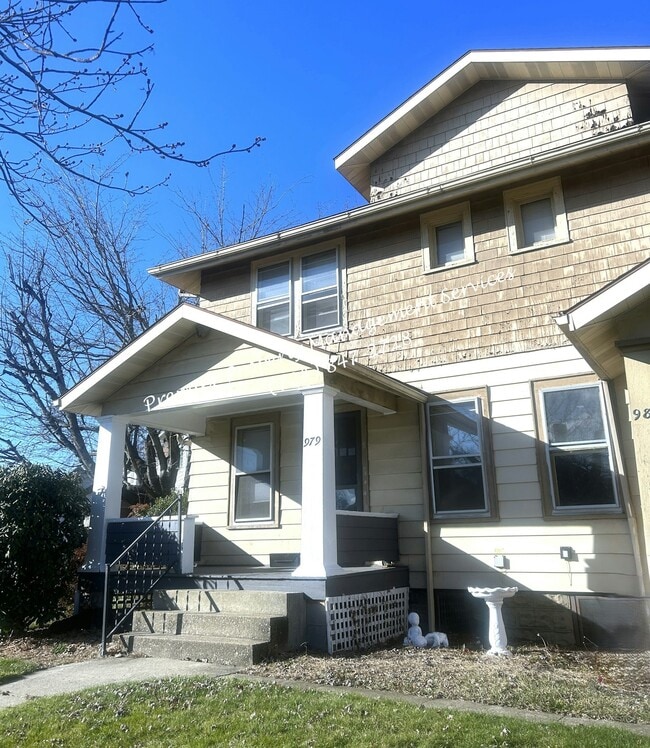 979 King St in Sharon, PA - Building Photo - Building Photo