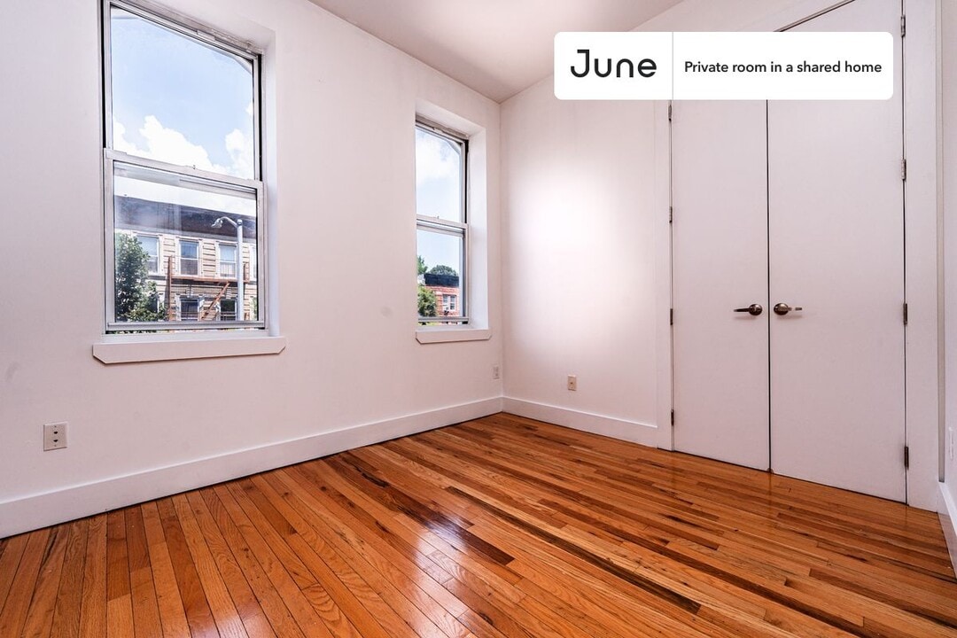 Room in Shared 3 bed/1 bath home in Brooklyn, NY - Building Photo