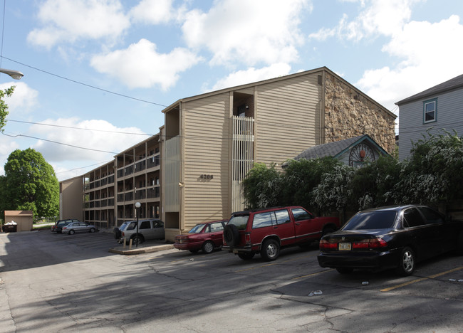 Copper Leaf Apartments in Omaha, NE - Foto de edificio - Building Photo