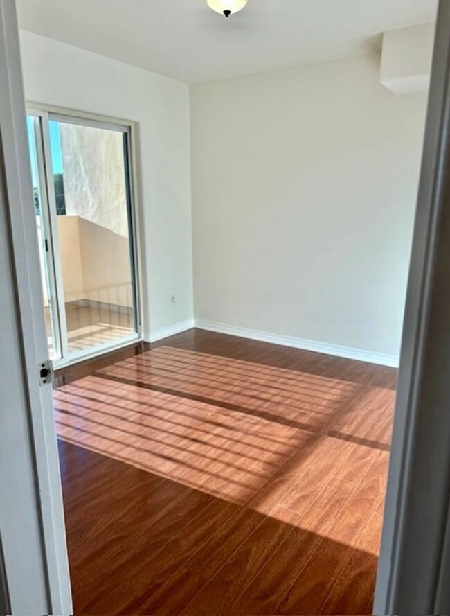 13525 Vanowen St in Los Angeles, CA - Building Photo - Building Photo