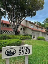 5520 Coach House Cir in Boca Raton, FL - Building Photo